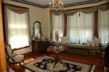 Circular Manor Bed And Breakfast Saratoga Springs Exterior photo
